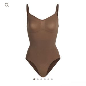 Skims Sculpting Bodysuit w. Snaps